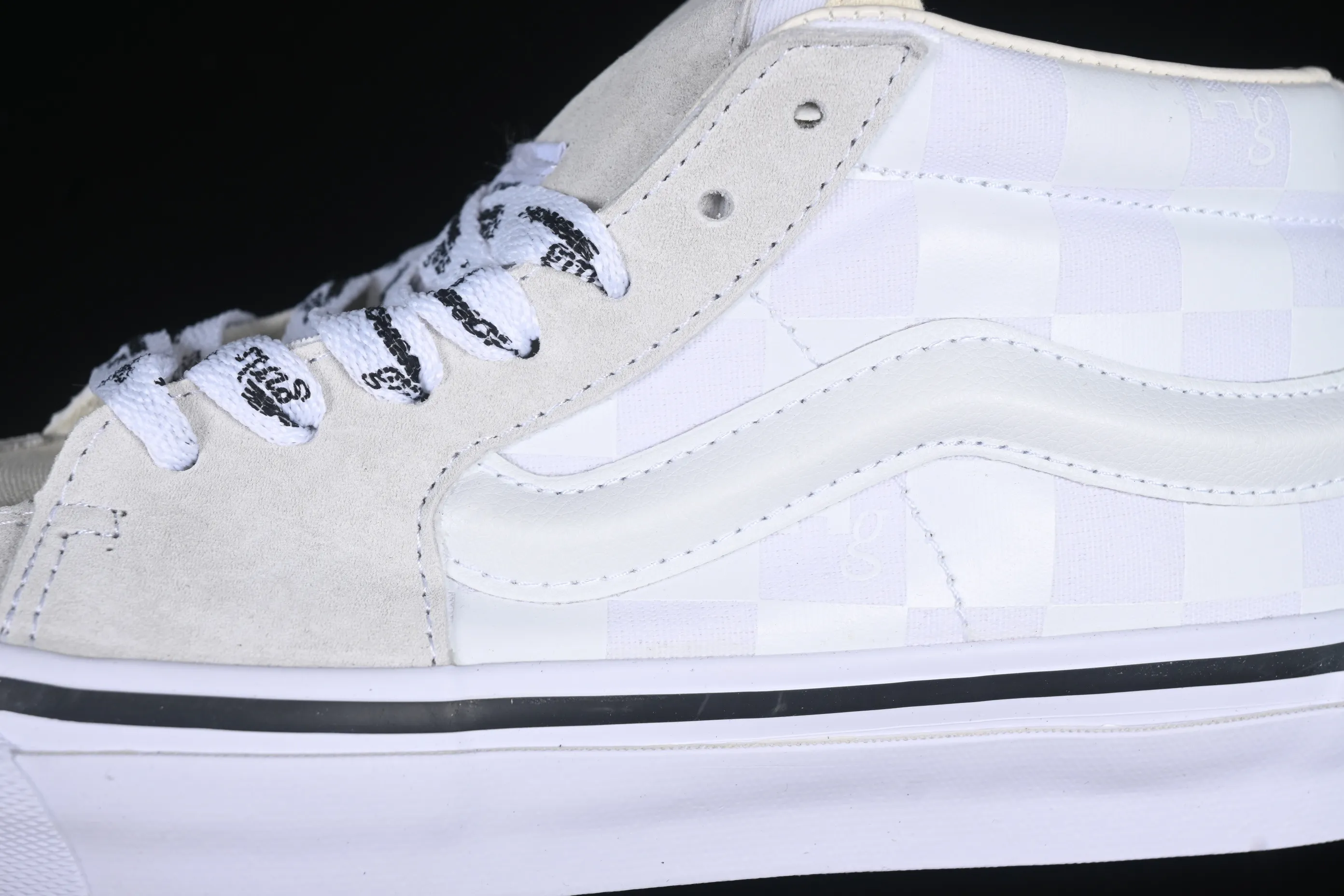 All categories Vans Vans series Vans Mid Vans China HommeGirls x Vans Sk8-Mid fashionable and versatile mid-top casual vulcanized sneakers VN000NBN2VZ